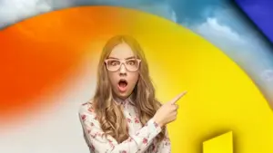 Una persona con espressione sorpresa punta il dito contro uno sfondo colorato che ricorda fenomeni meteo