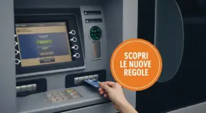Una persona inserisce una carta bancomat in un ATM per effettuare un prelievo.